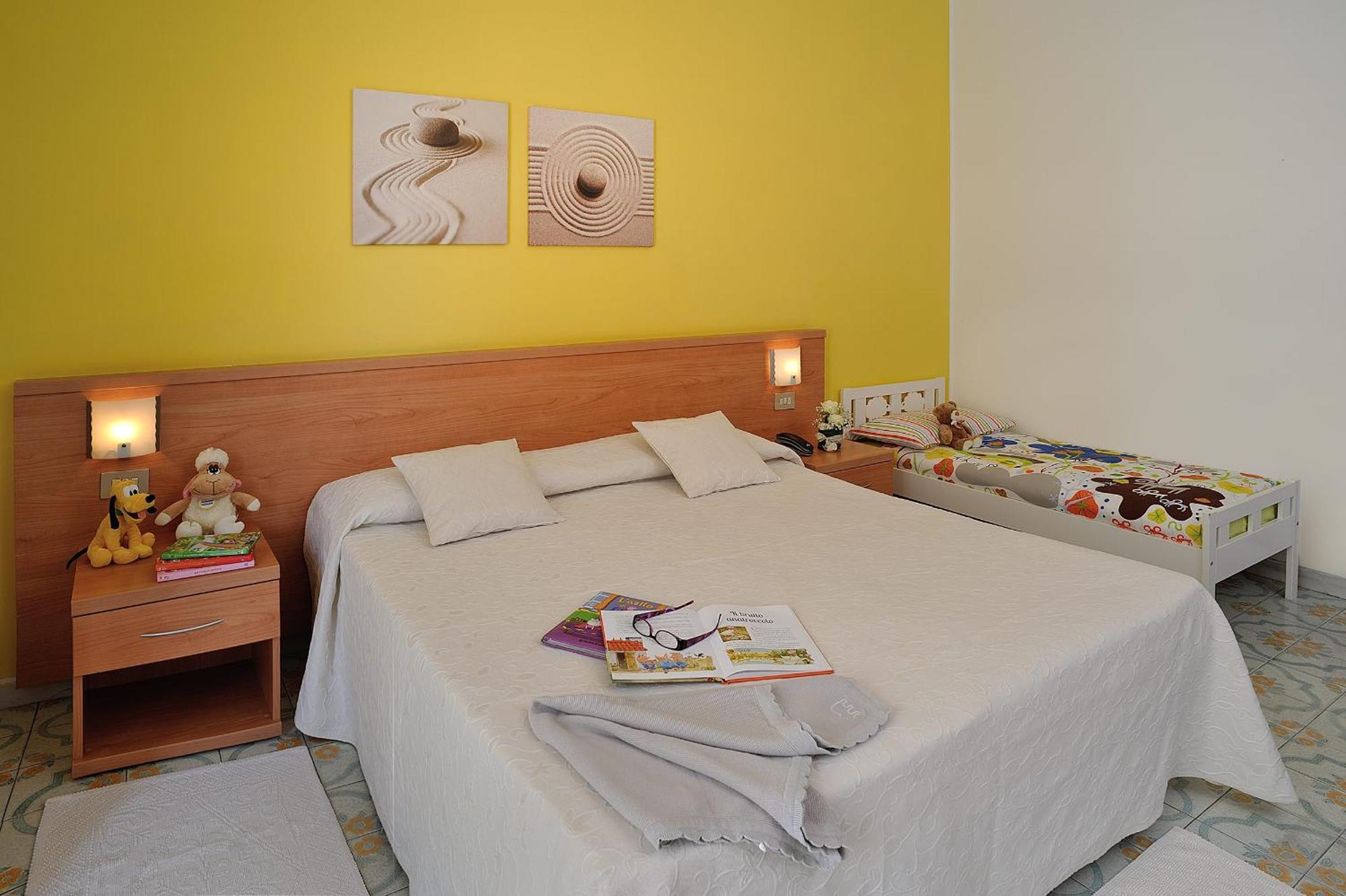Raffy Family & Bike Hotel Diano Marina Habitación foto