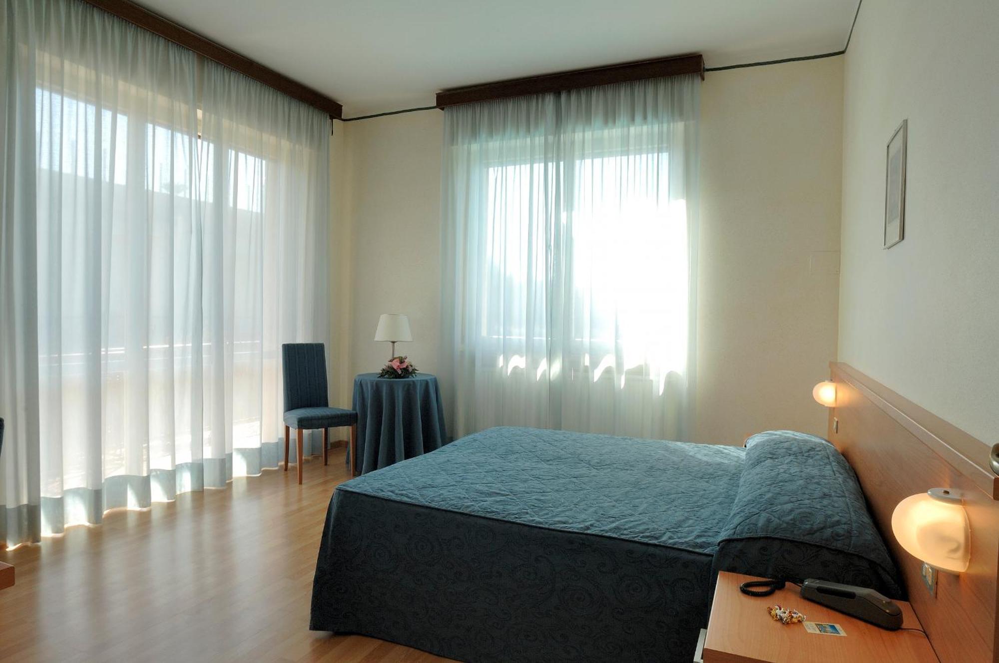 Raffy Family & Bike Hotel Diano Marina Habitación foto