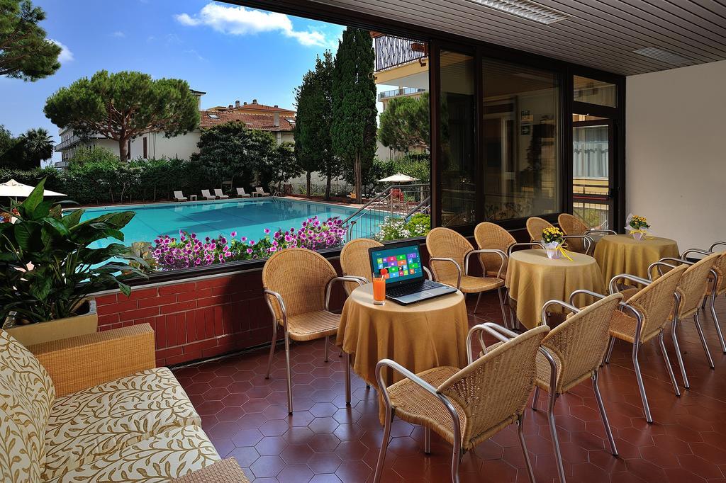 Raffy Family & Bike Hotel Diano Marina Exterior foto